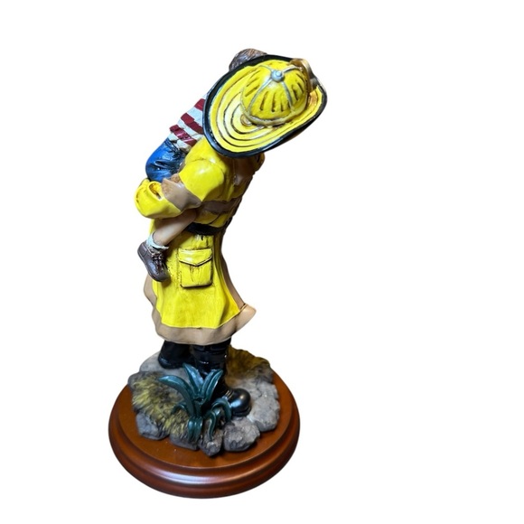 🔥 Vanmark Red Hats of Courage “Lean On Me” Fireman Figurine 1998 🧑‍🚒👶 - Picture 5 of 6